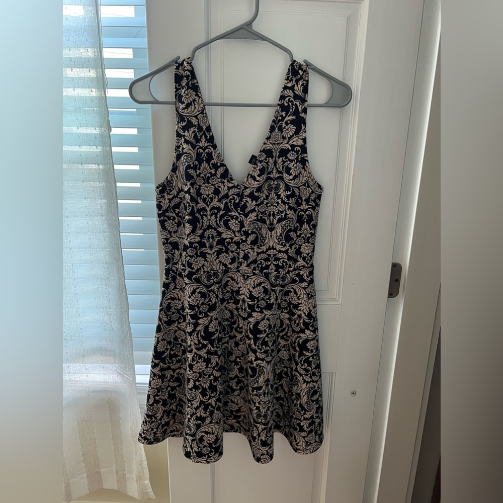 Short gold and black cocktail dress. Size M